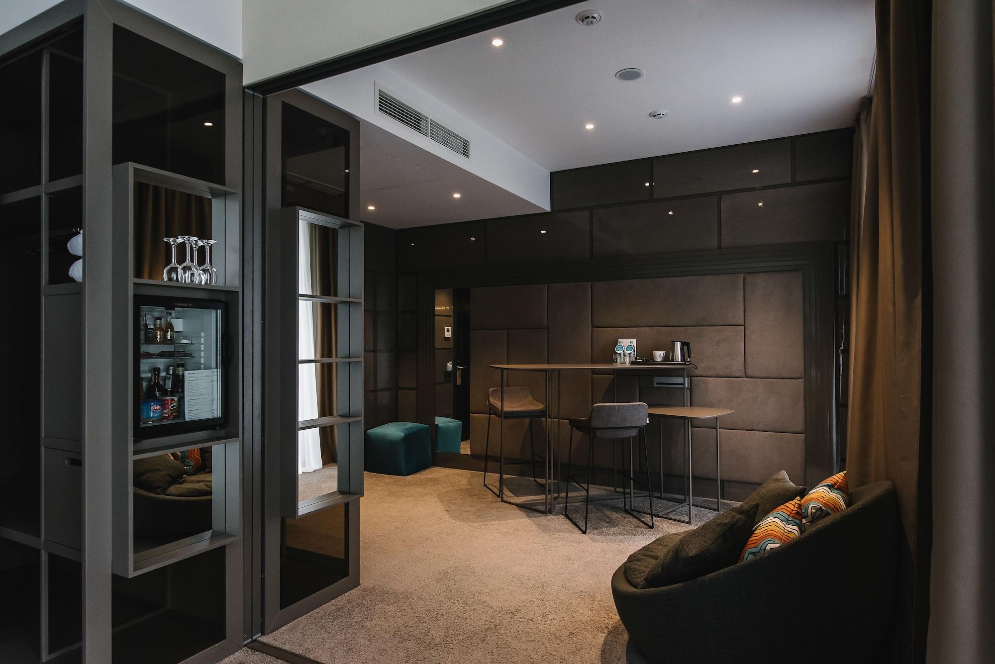 Noble Boutique Hotel Lutsʼk Exterior foto