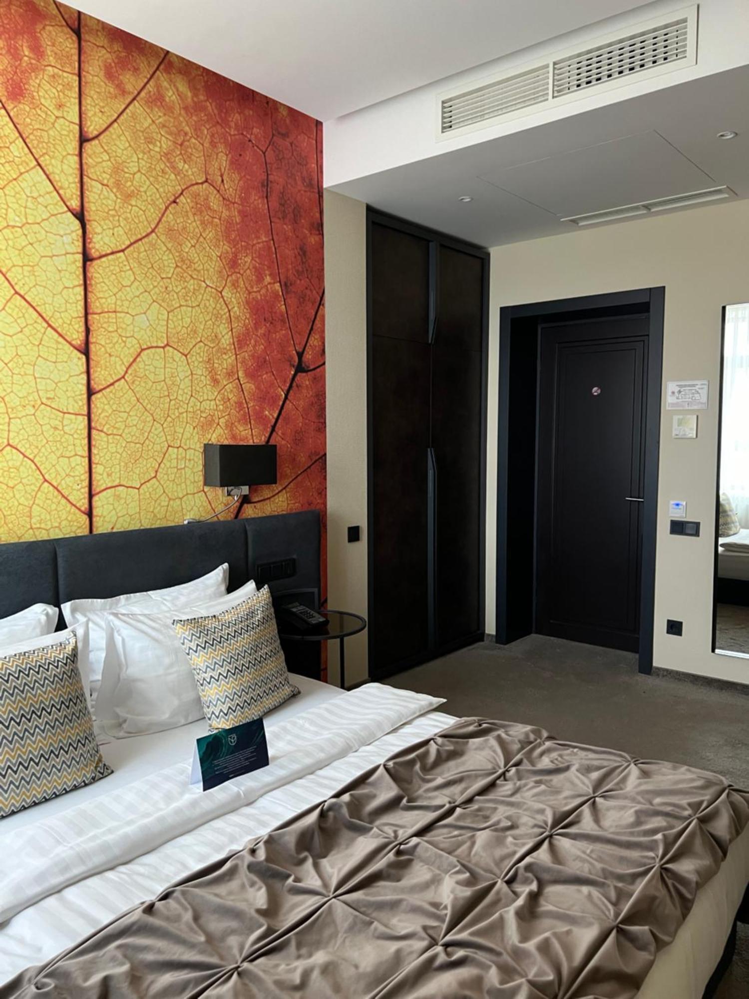 Noble Boutique Hotel Lutsʼk Exterior foto