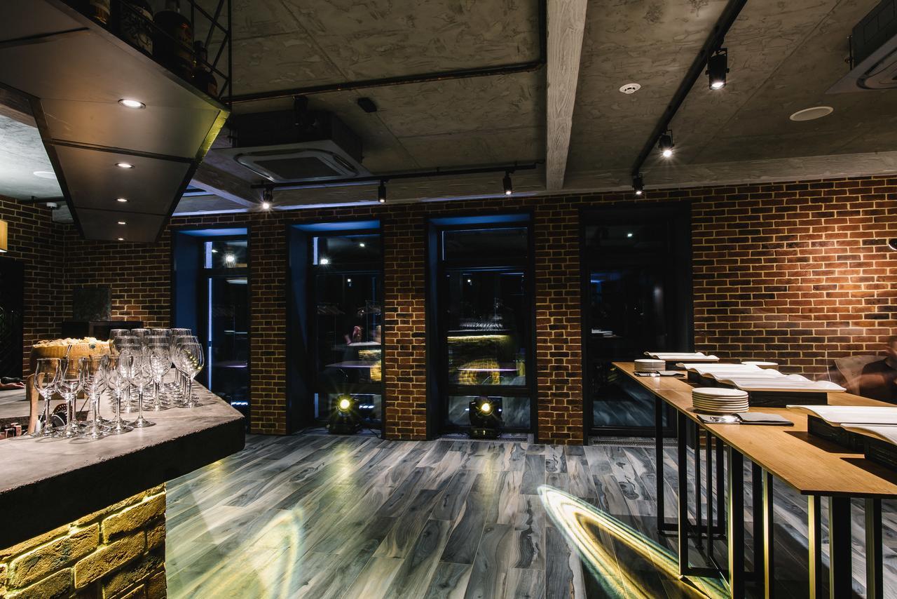 Noble Boutique Hotel Lutsʼk Exterior foto