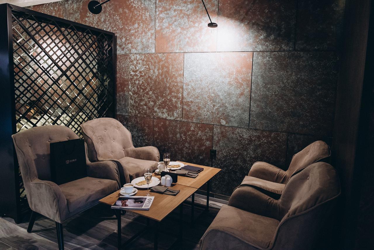 Noble Boutique Hotel Lutsʼk Exterior foto