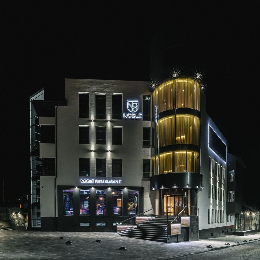 Noble Boutique Hotel Lutsʼk Exterior foto