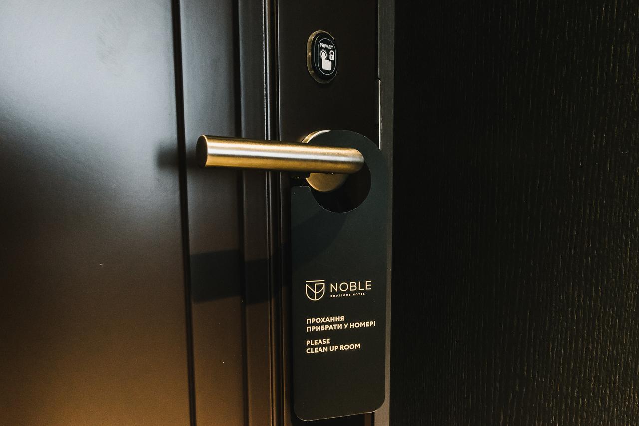Noble Boutique Hotel Lutsʼk Exterior foto